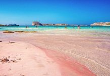 Elafonissi Beach, din Creta, a fost desemnată cea mai bună plajă din Europa în 2026. Ocupă locul al doilea în lume