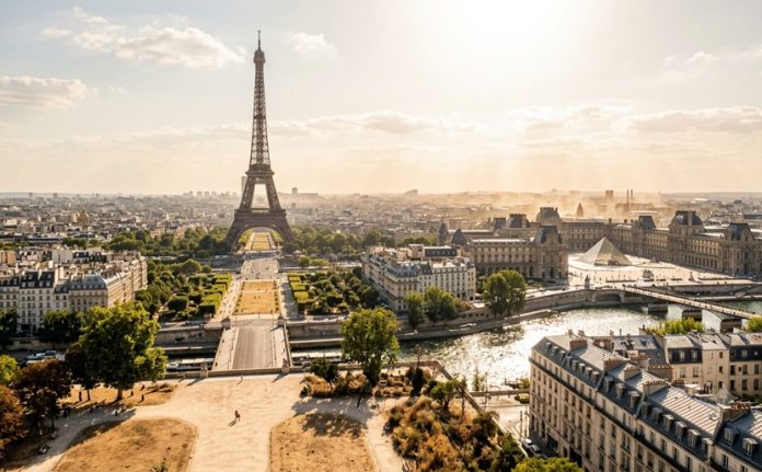 canicula turnul eiffel