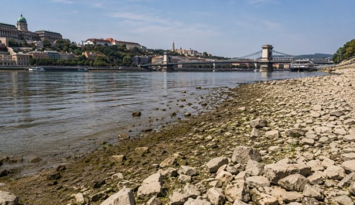 Dunărea a atins un minim istoric în Ungaria - nivel de doar 28 cm la Budapesta
