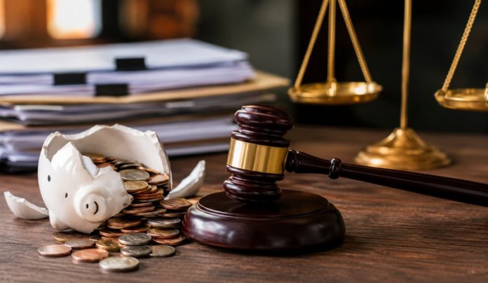 Scena de judecată și finanțe