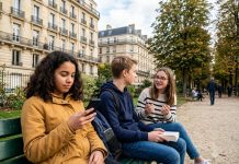 Franța devine prima țară europeană care interzice rețelele sociale pentru copiii sub 15 ani